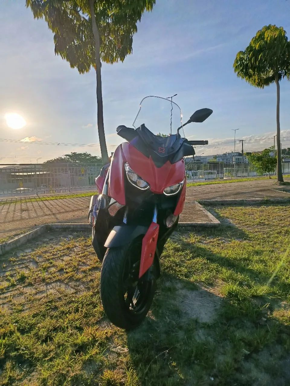 *YAMAHA XMAX 250 CC ESTADO DE NOVA 