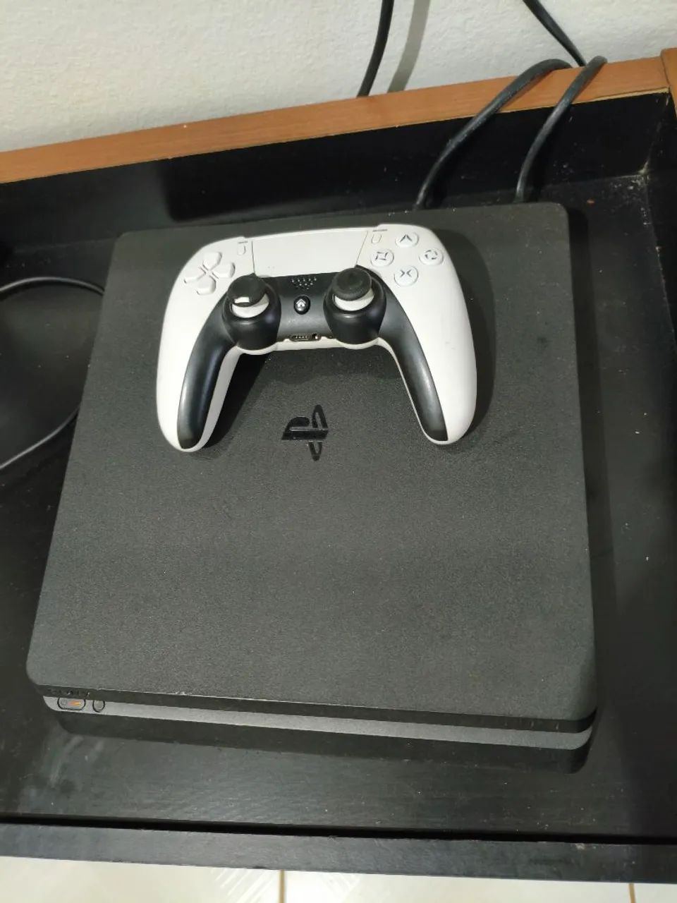PS4 SLIM COM 1 CONTROLE