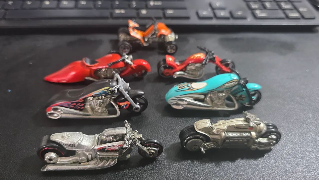 7 Motos hotwheels 