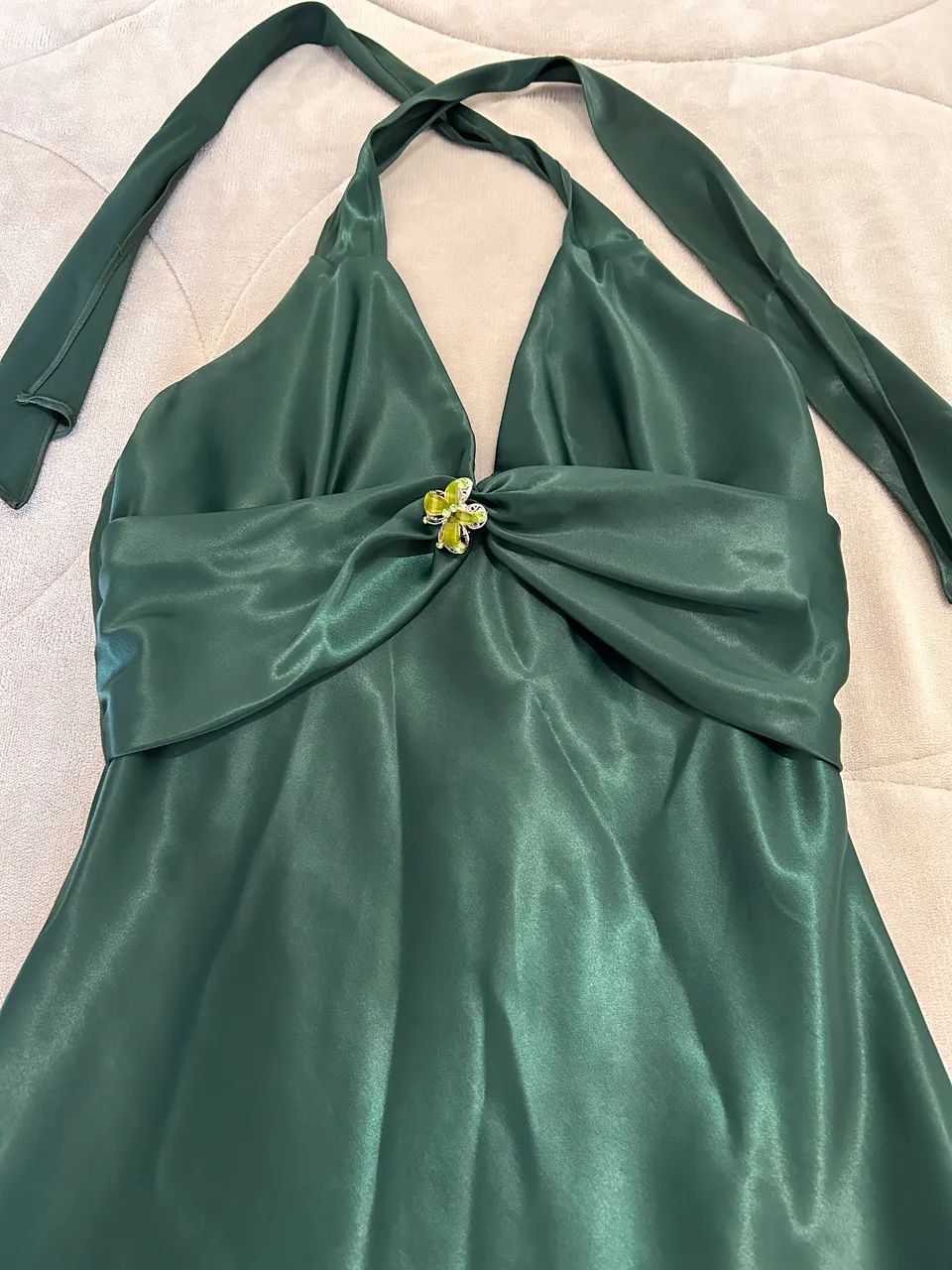Oportunidade! Vestido lindo de festa de cetim!