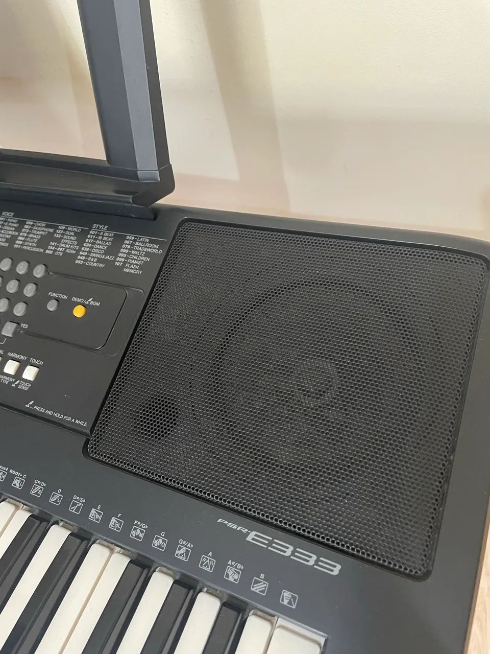 Teclado Yamaha PSR-E333 - Foto 5
