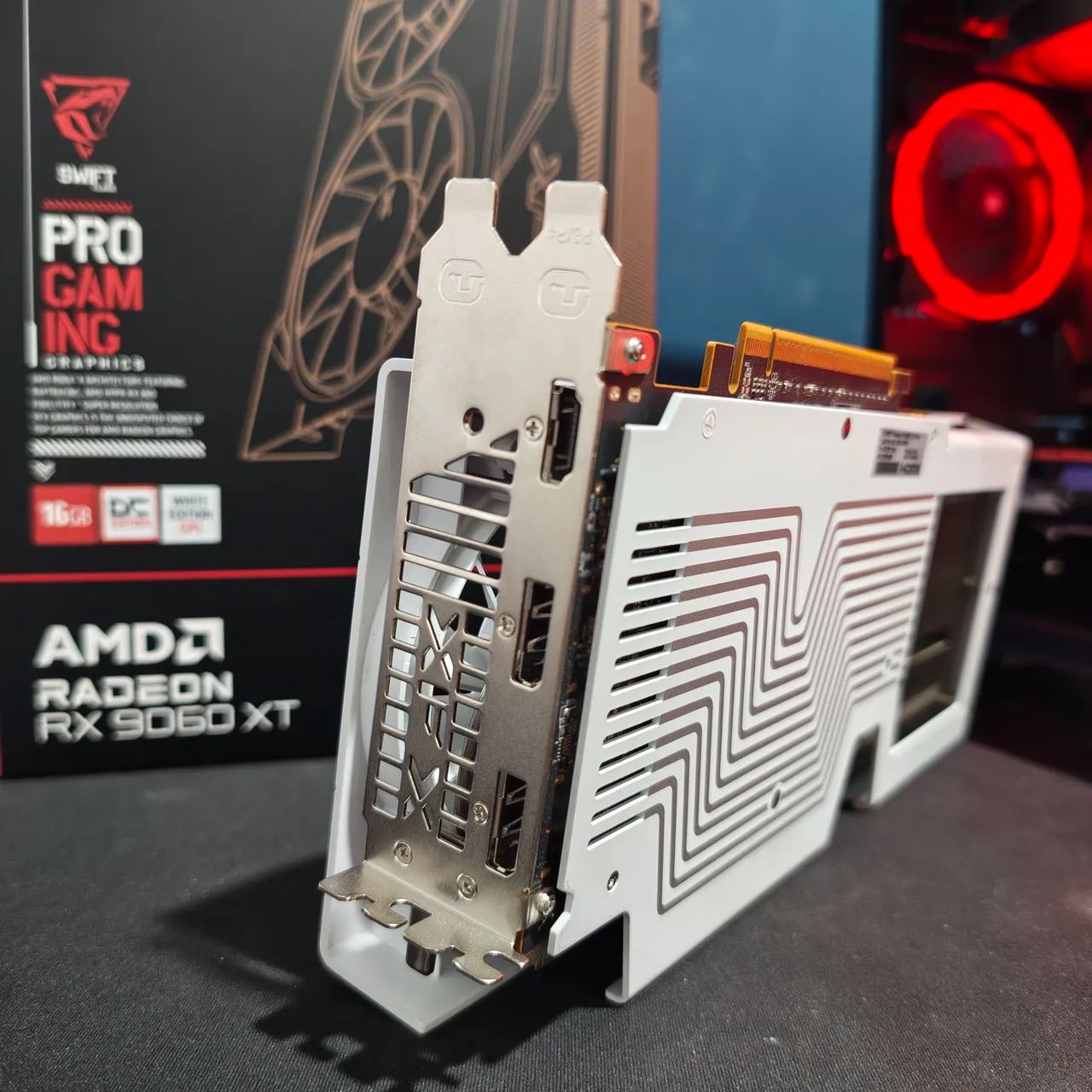 RX 9060 XT 16GB XFX White Edition - Aceito trocas! - Foto 4
