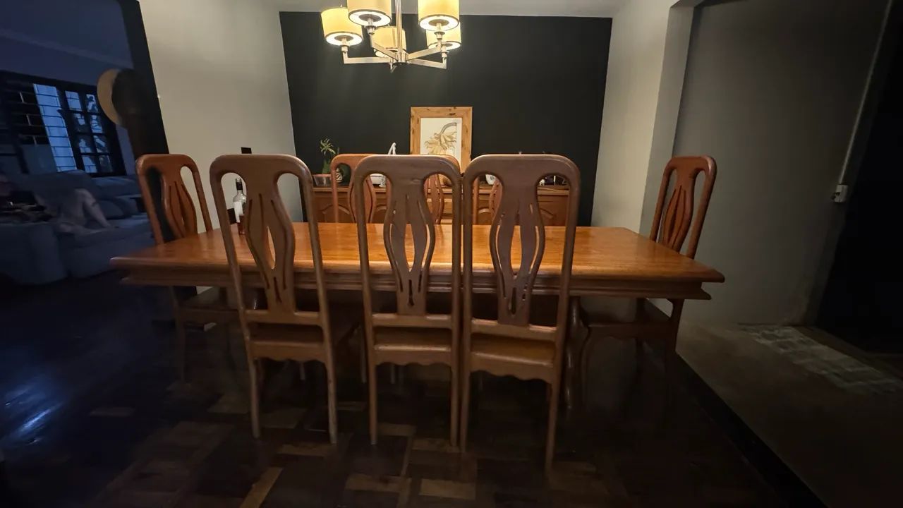 Mesa em madeira maciça em peroba rosa 