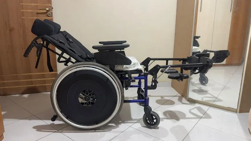 Cadeira de rodas reclinável