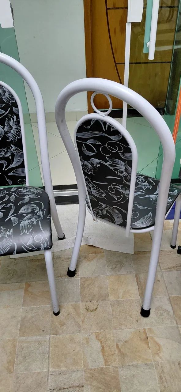 4 cadeiras por 150, reais - Foto 2