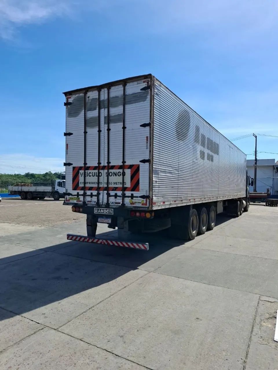 Vende-se  Carreta baú - Foto 4