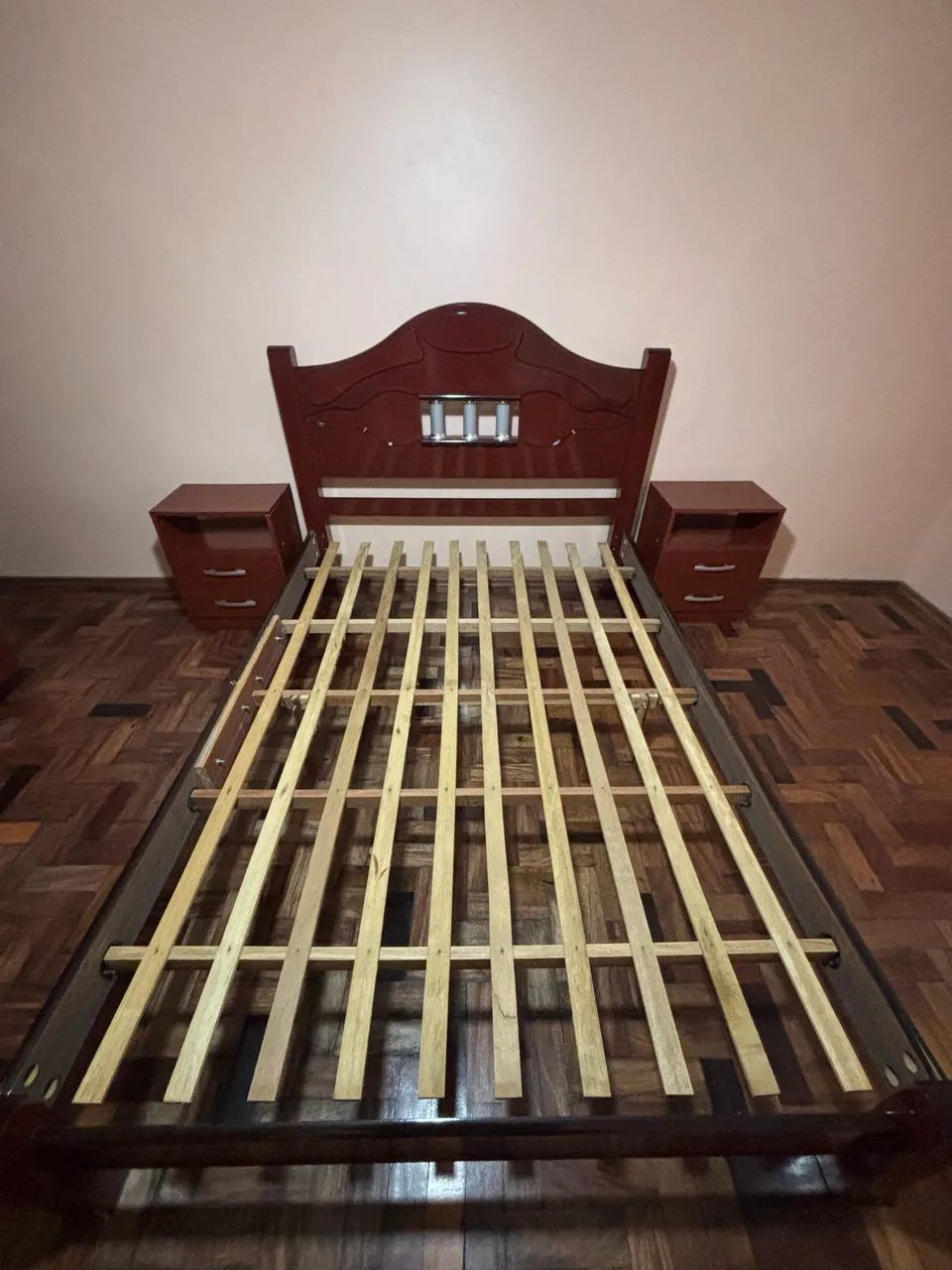 Vendo cama casal com colchão  - Foto 4