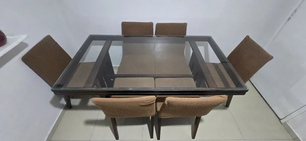 Mesa Retangular de Vidro (6 Lugares) com Cadeiras Estofadas - Foto 2