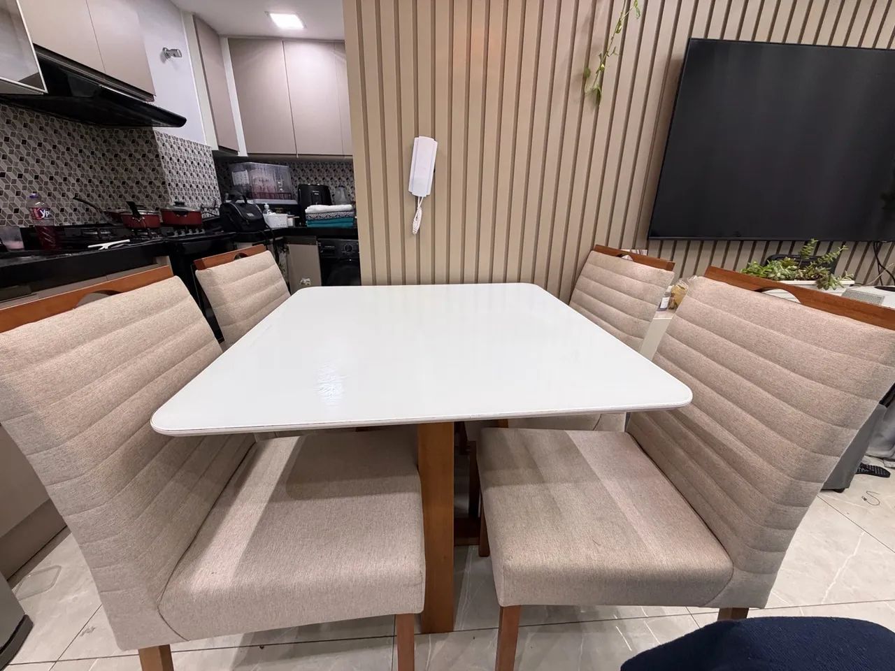 Mesa 4 lugares semi nova de vidro