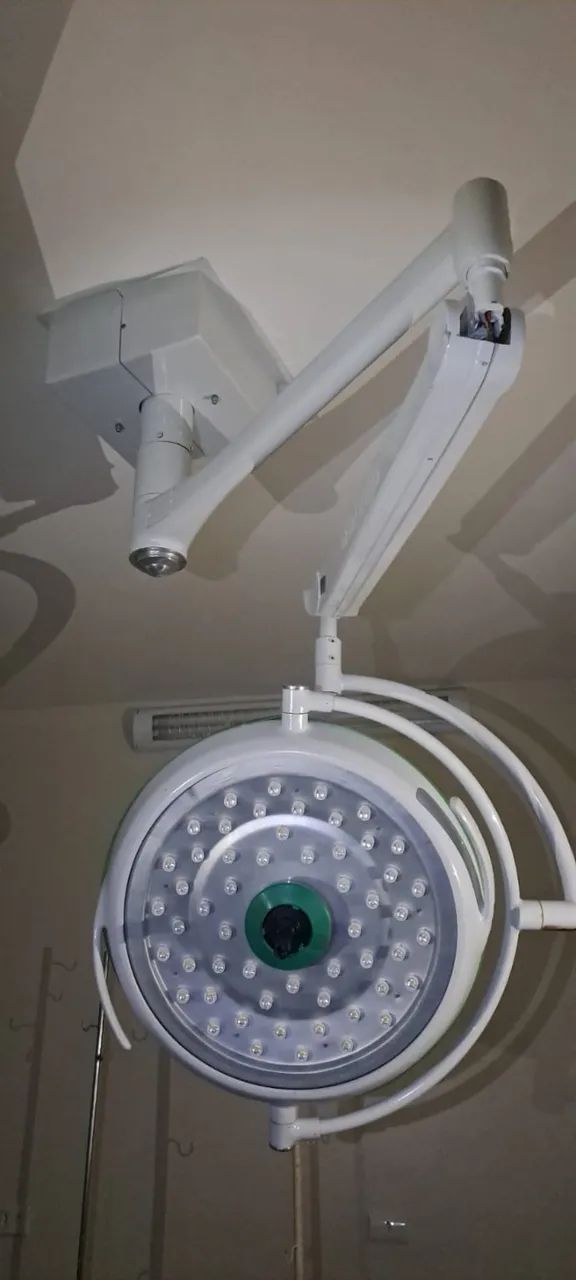 Foco de teto Led ORTOSSÍNTESE disponível