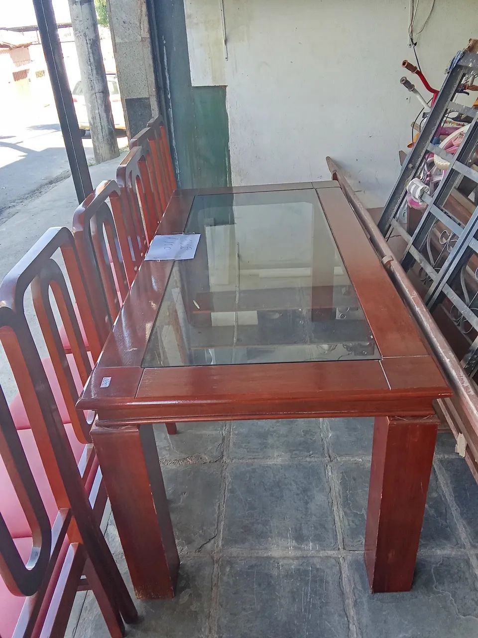 MESA COM 6 CADEIRAS 