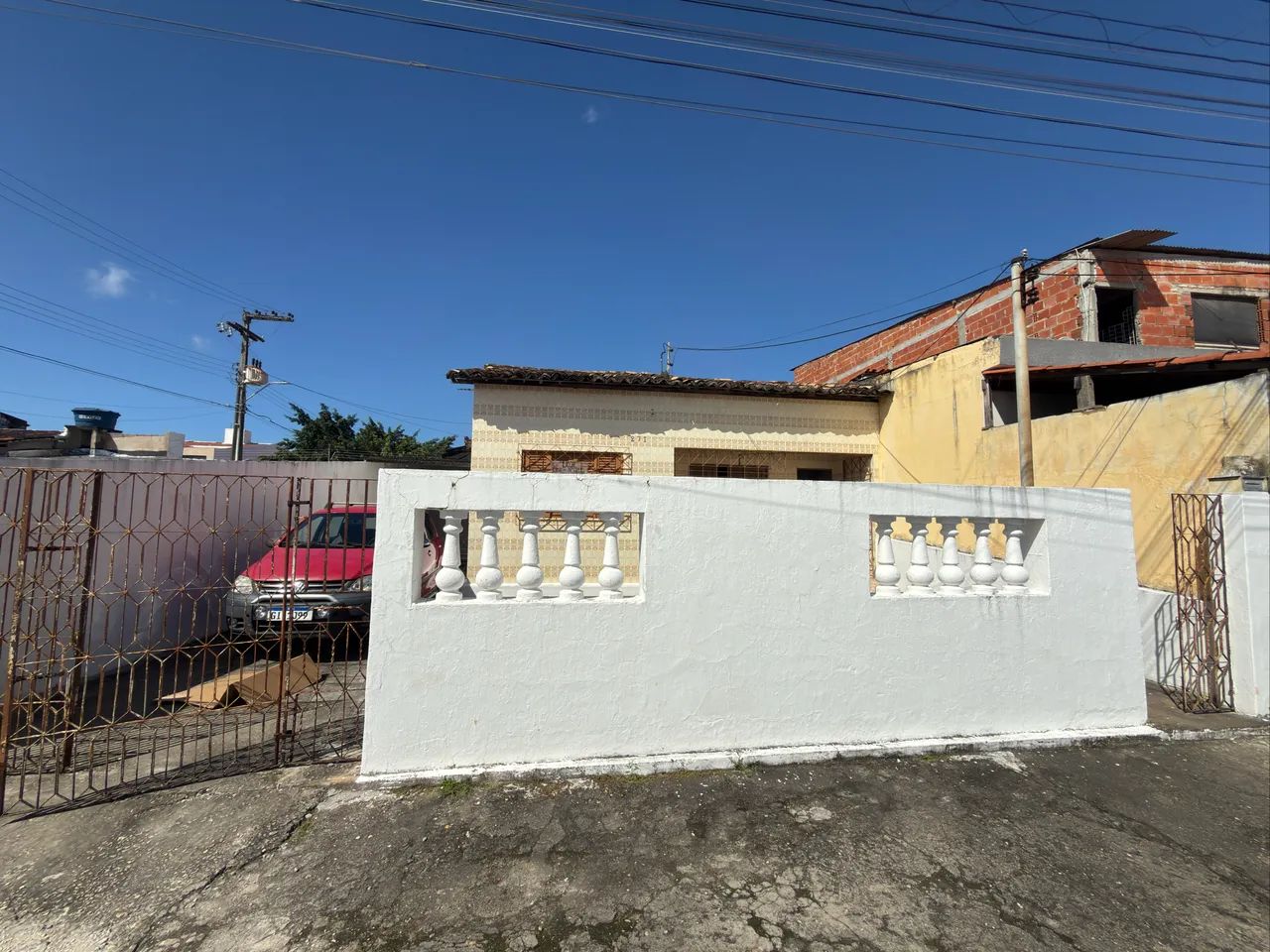 Casa no Bugio de esquina, próximo ao final de linha 