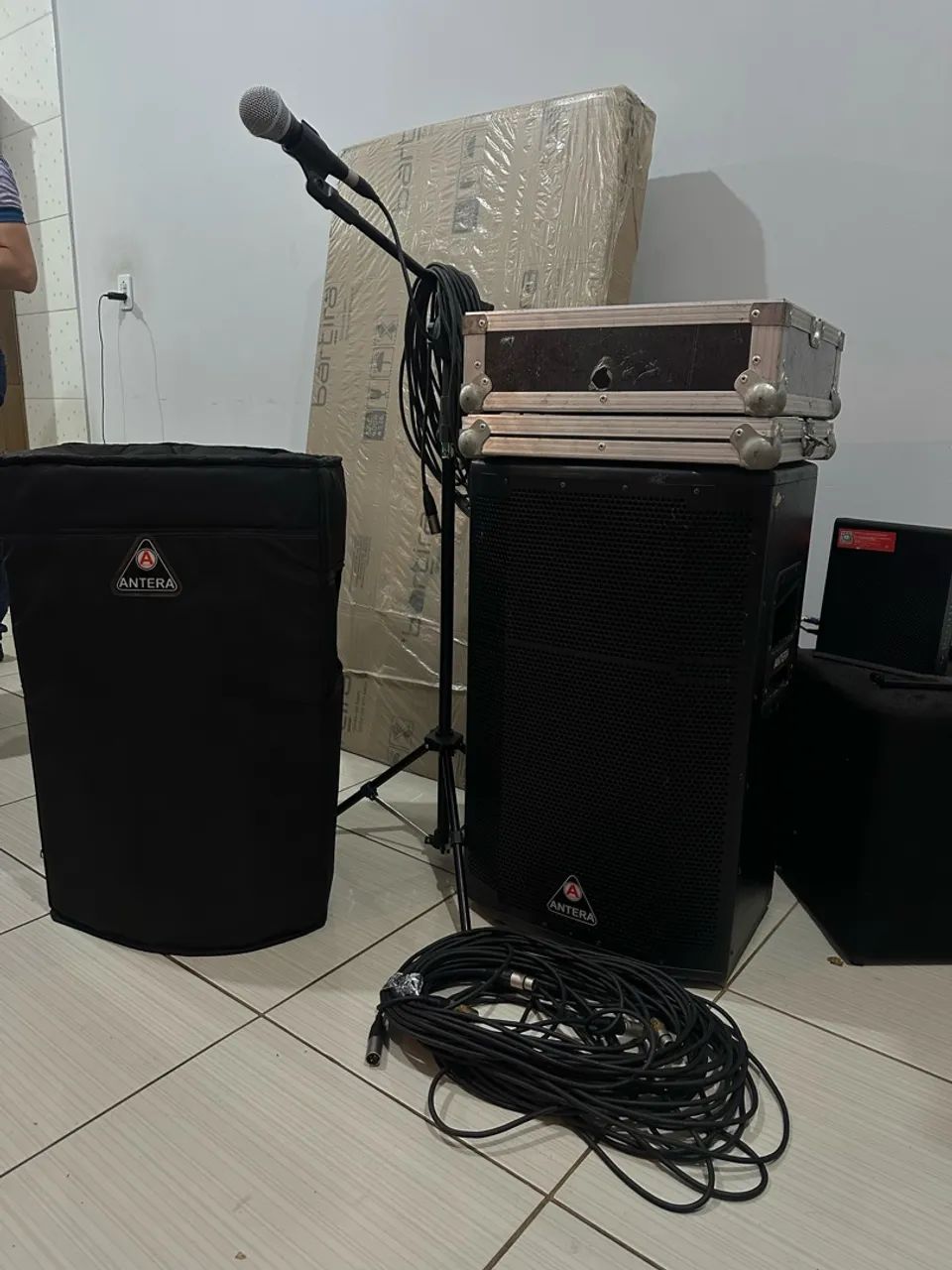 KIT CAIXA DE SOM + MESA + MICROFONE E CABOS