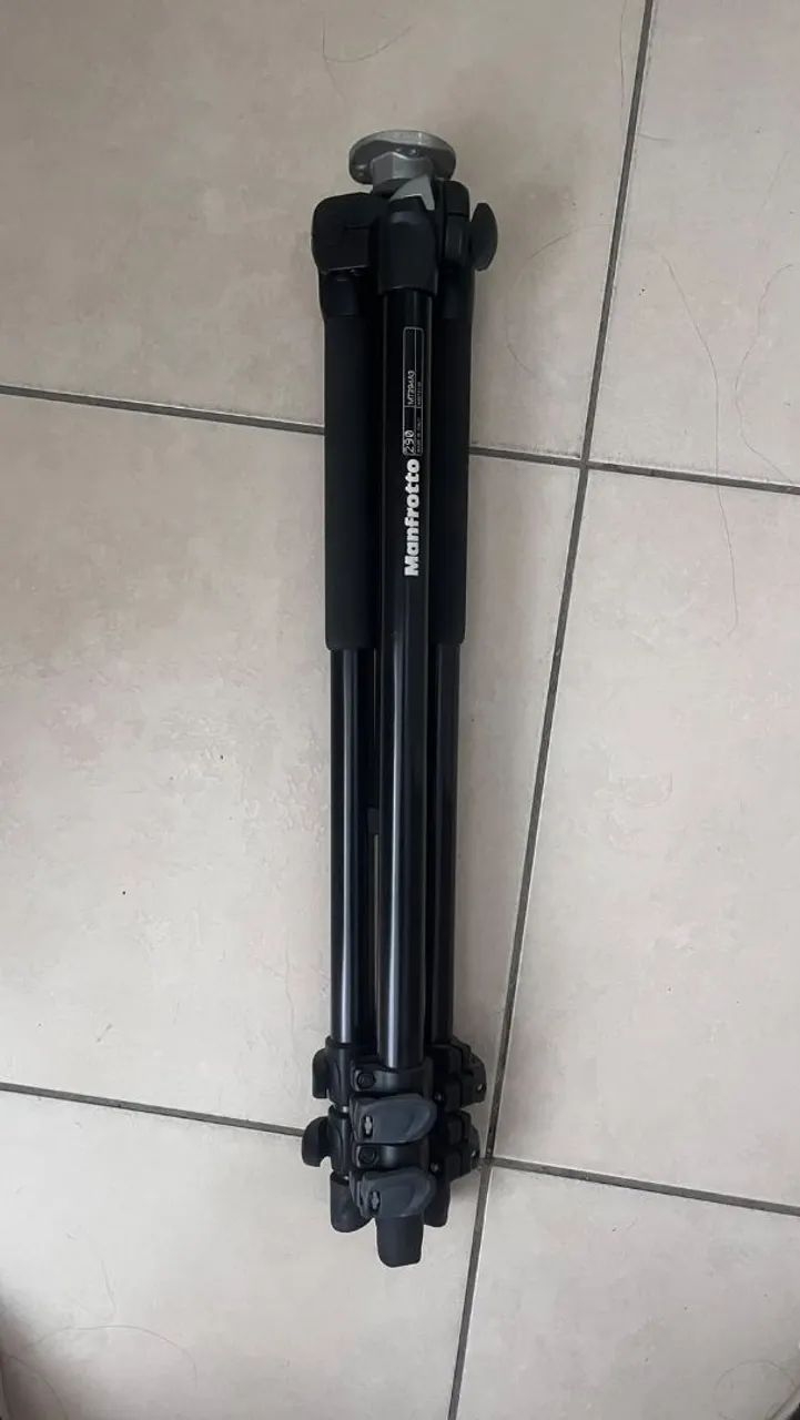 Tripé Manfrotto 