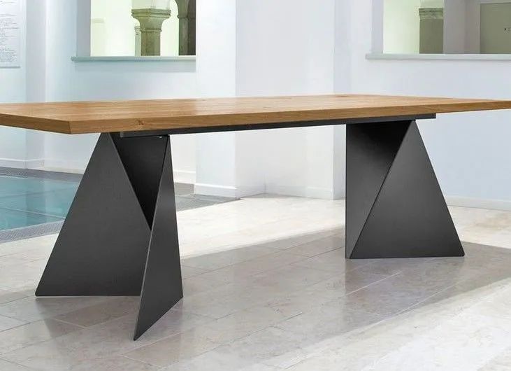 Mesa de metalon e chapa de metal 