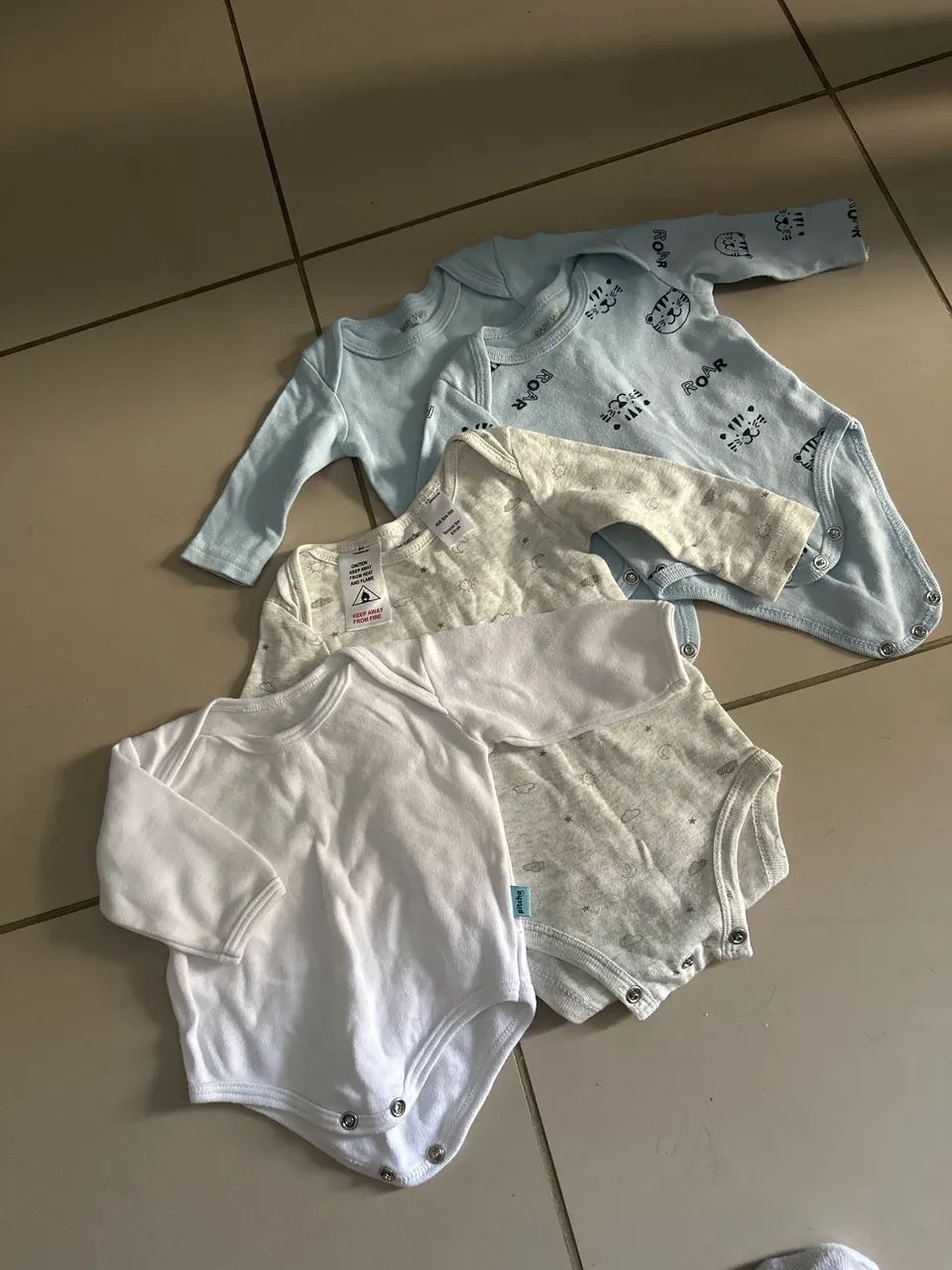 Lote body bebê RN e P 4 peças