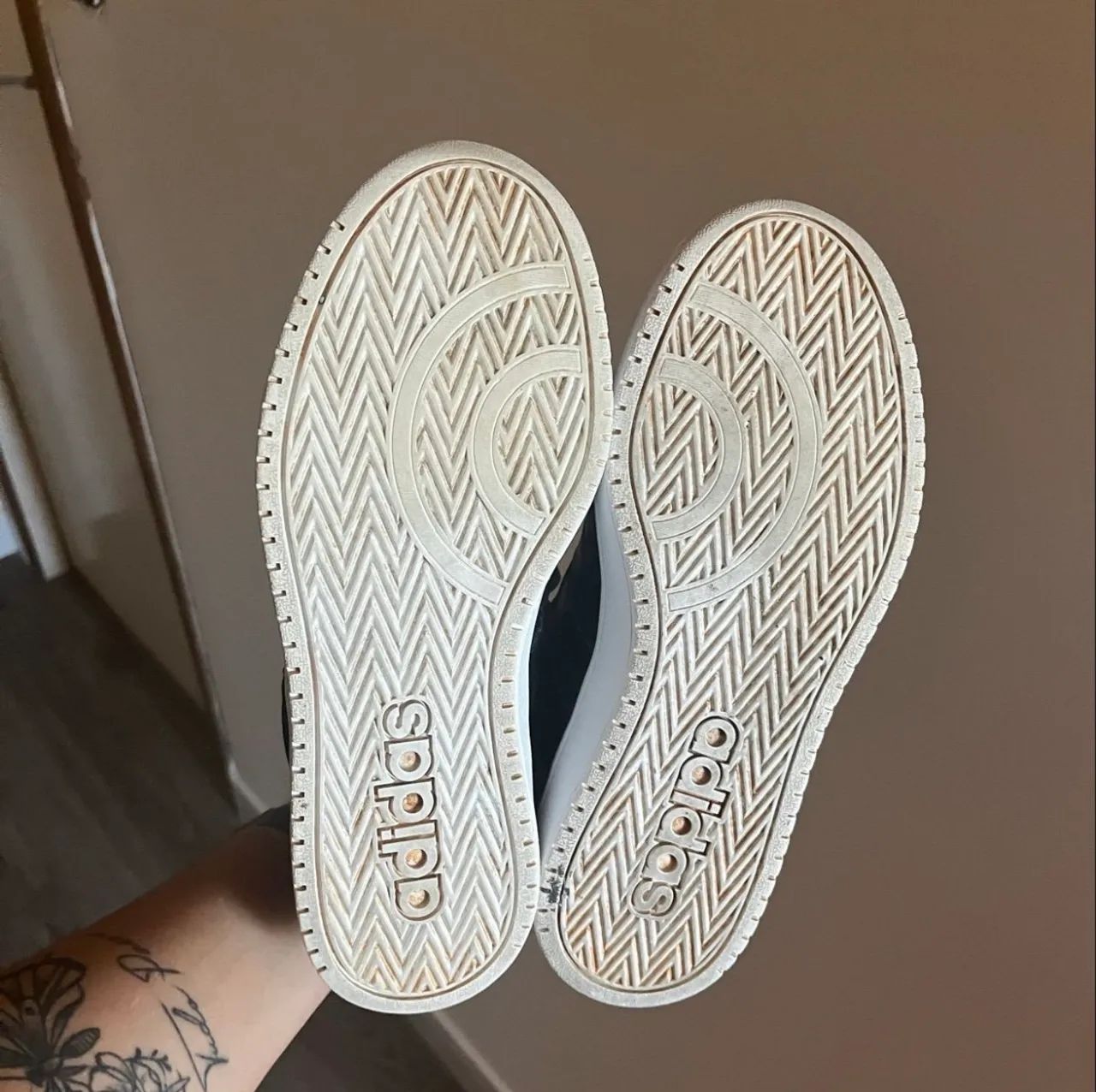 Tênis adidas hoops 2.0 mid preto  - Foto 2