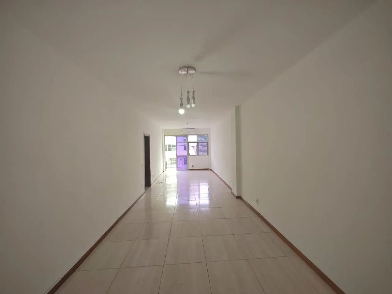 Rua do Bispo junto  a Haddock Lobo Varanda, 3 quartos, suite e 2 vagas.