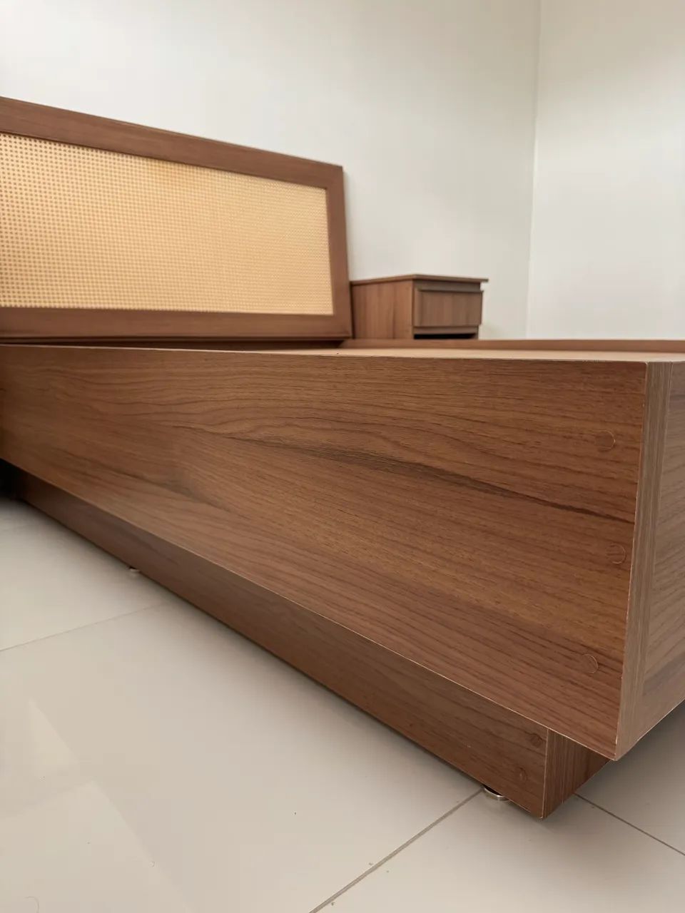 Base de cama + 2 mesas de cabeceira - Foto 3