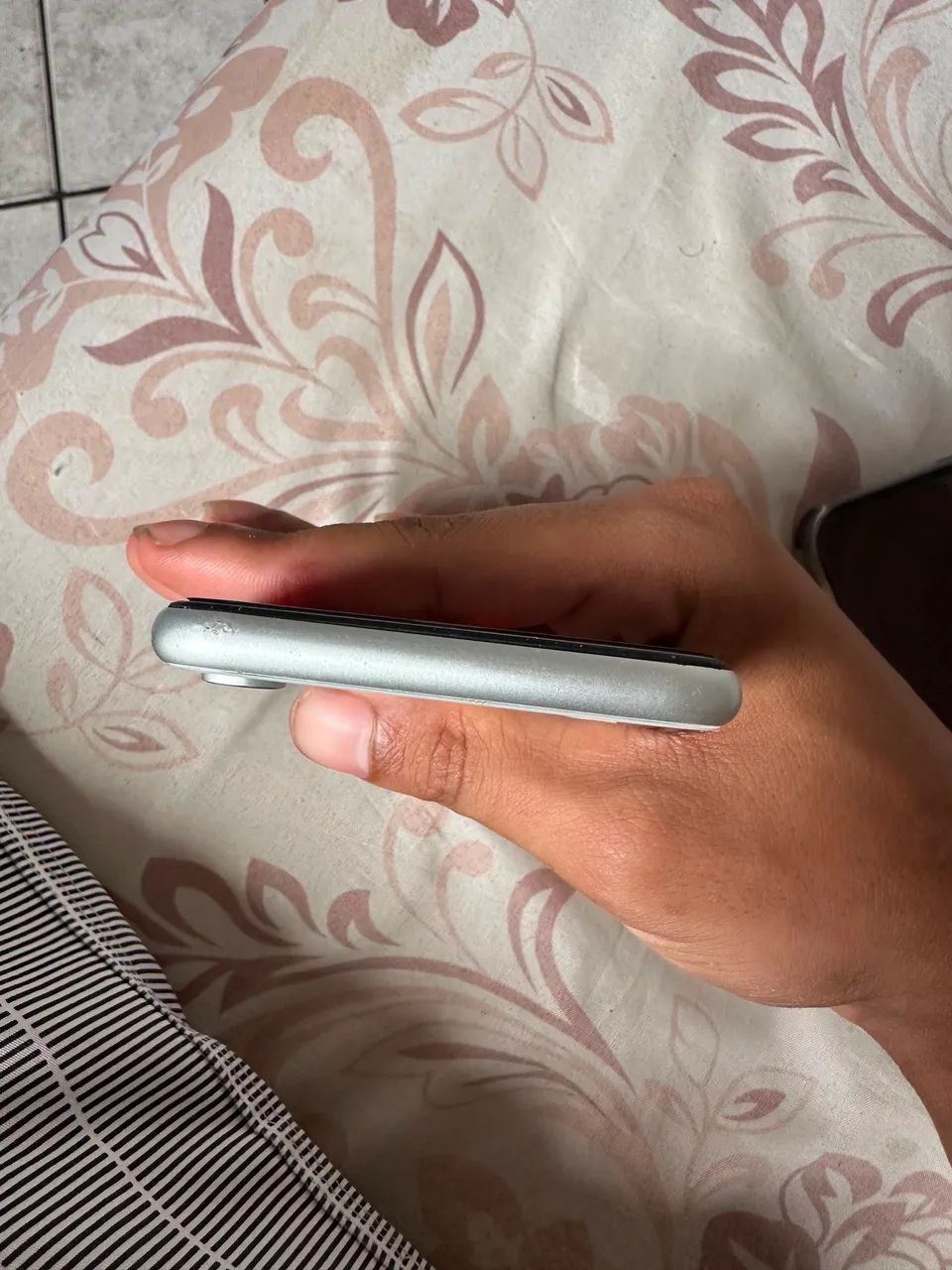 ? iPhone XR 256 GB Branco - R$ 800 - Foto 2