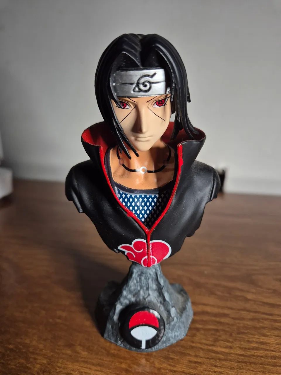 Action figure itachi uchiha 