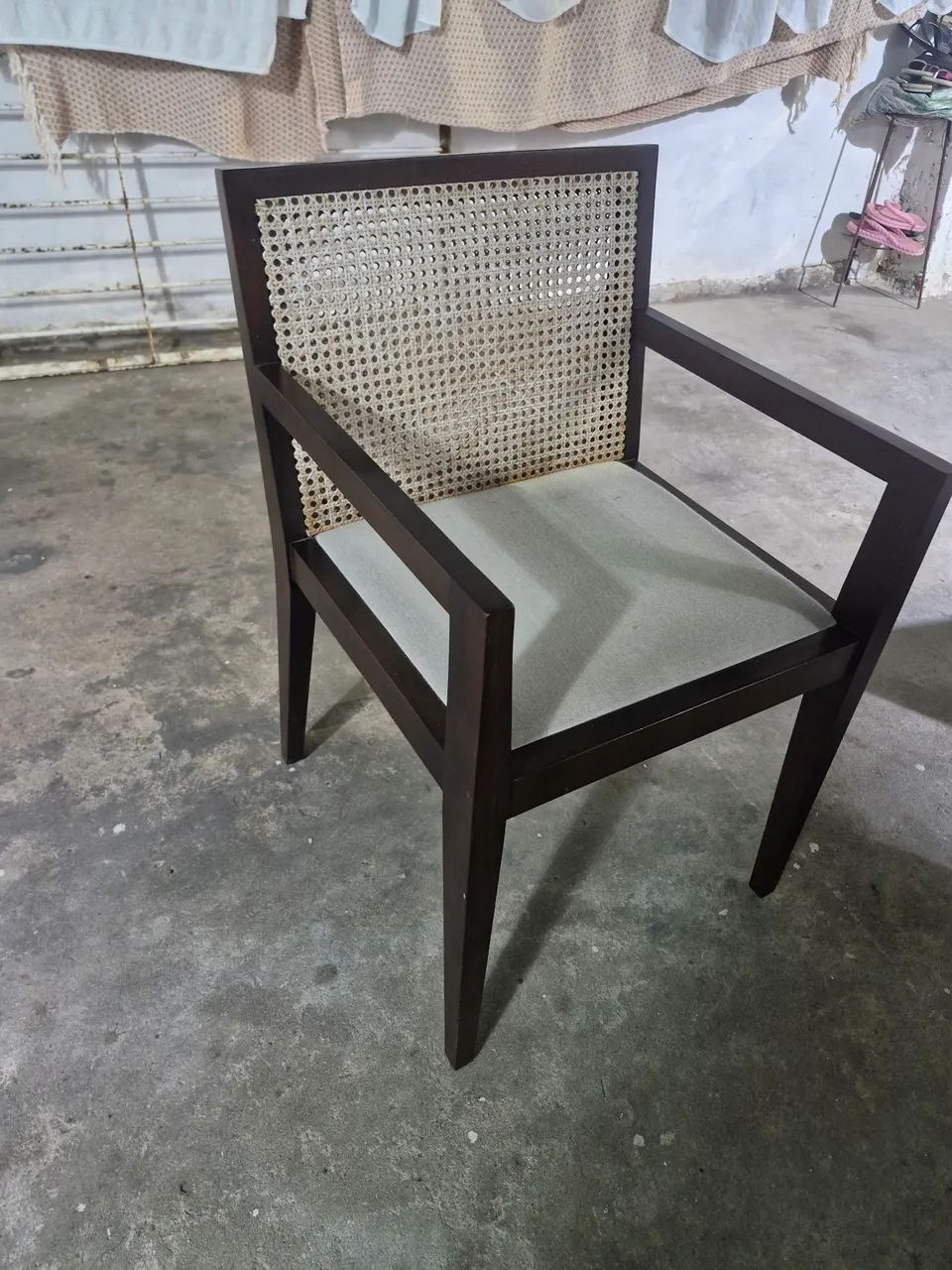Mesa com 8 cadeiras de madeira maciça  - Foto 2