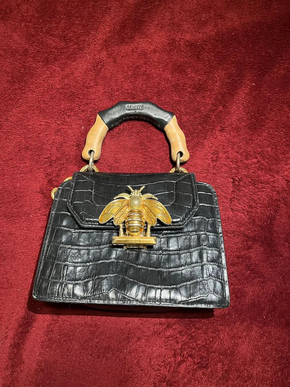 Bolsa schutz com alça de madeira