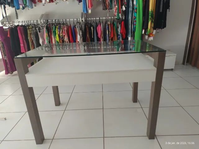 Mesa Expositora em MDF - 80cm x 1,22cm x 90cm