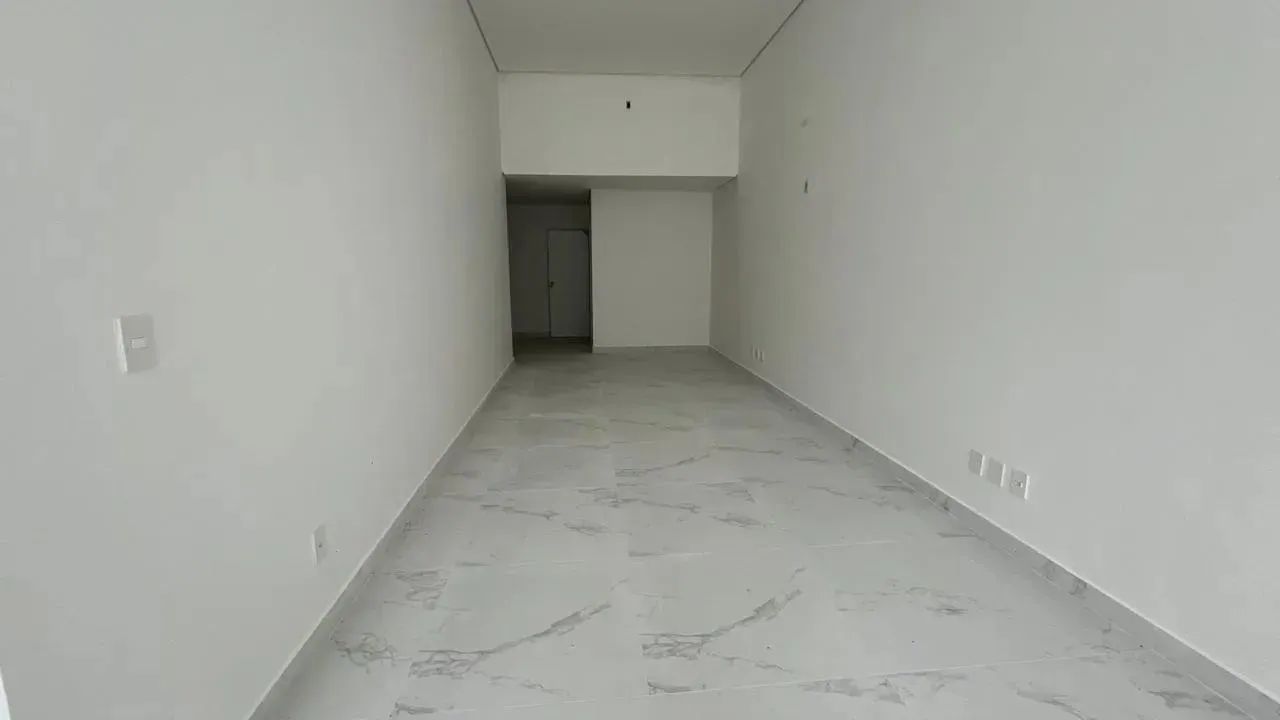 SALA COMERCIAL COM ÓTIMA LOCALIZAÇÃO PARA LOCAÇÃO!!! NA MEIA PRAIA - Foto 2