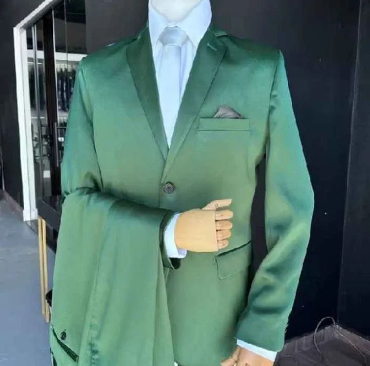 Terno paletó e calça verde oliva