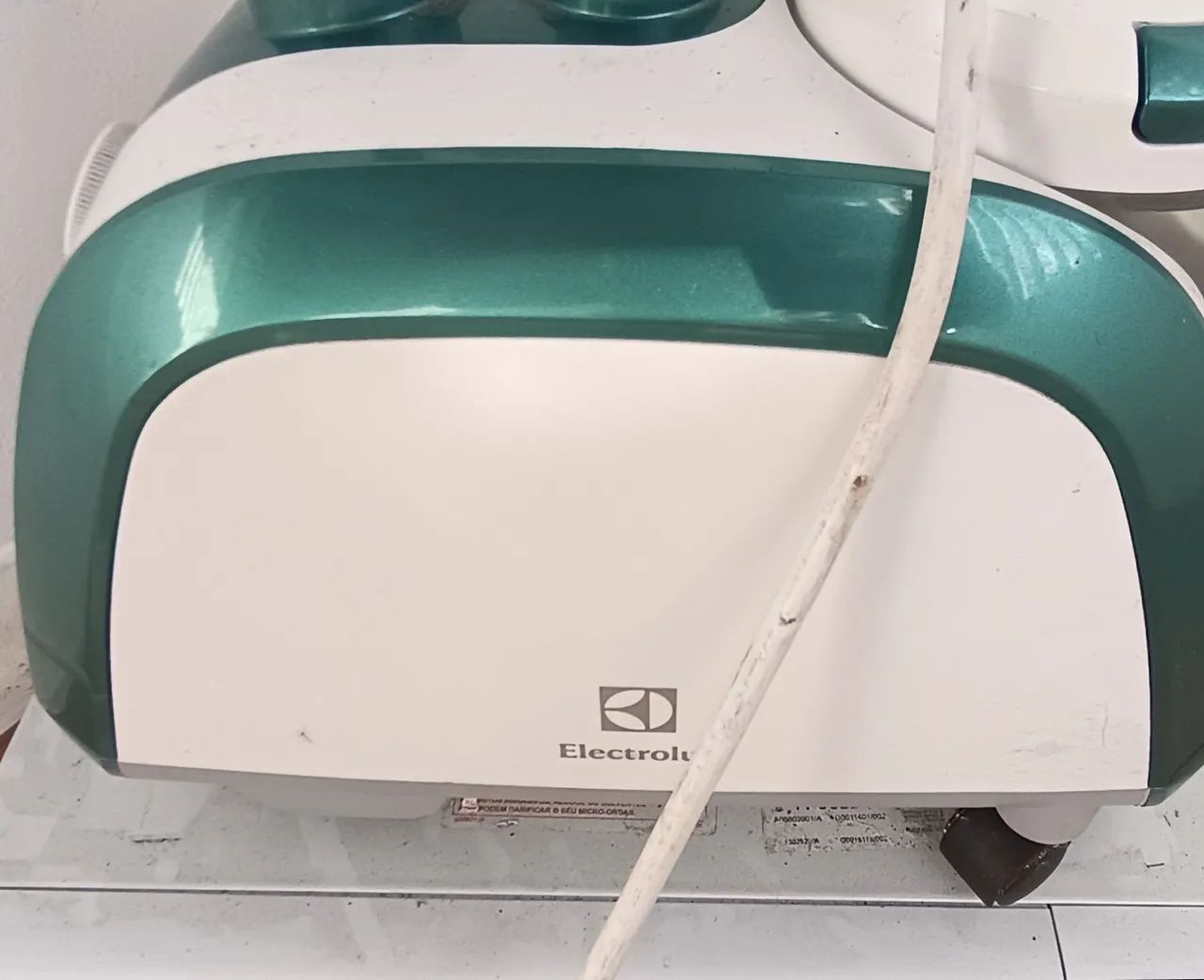 Passadeira a Vapor Vertical Electrolux GST10  - Foto 4