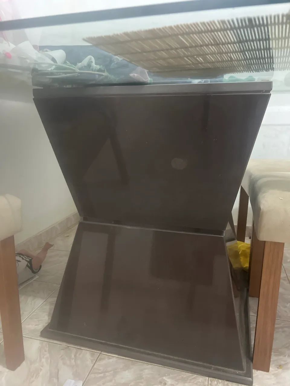 MESA TAMPO DE VÍDRO COM OS PÉS DE GRANITO MARROM ABSOLUTO  - Foto 2