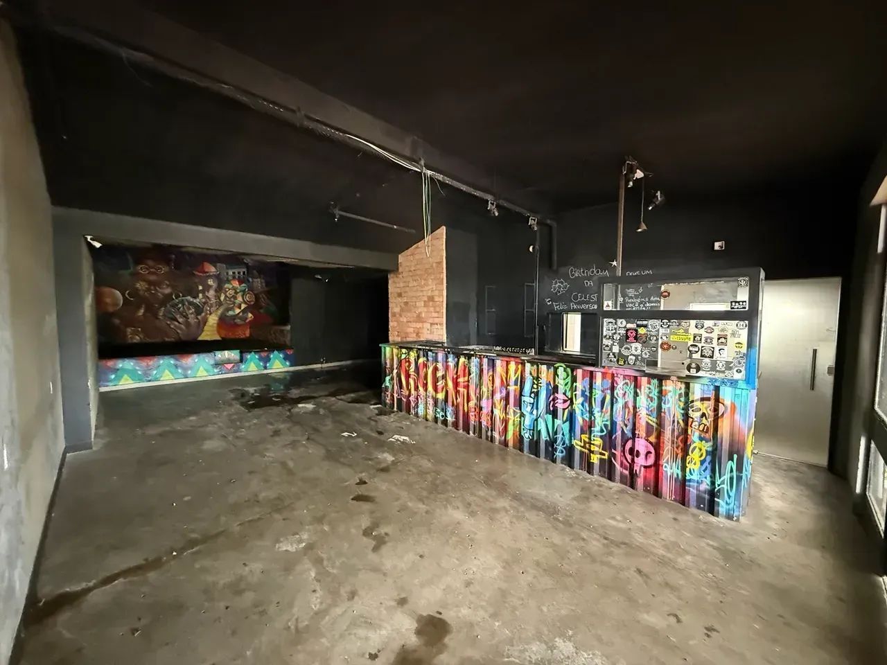 Casa comercial com amplo salão para restaurante, cafeteria, bar e casa de show!