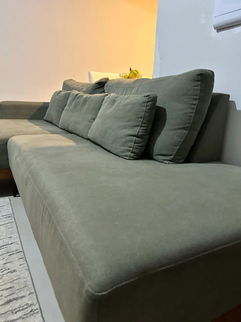 SOFA 2,50M em linho aveludado/ estrutura de madeir