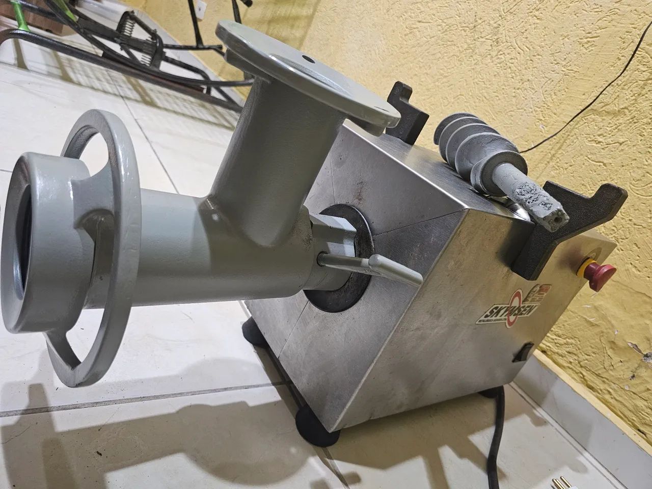 Vendo moedor de carne industrial skymsen - Foto 3