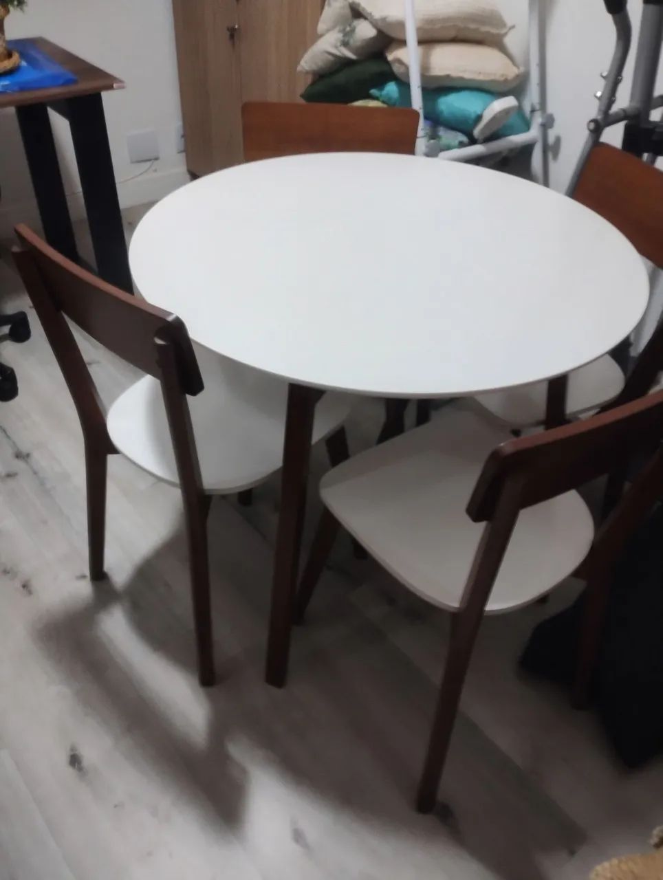 Vende-se conjunto de mesa com quatro cadeiras  - Foto 5