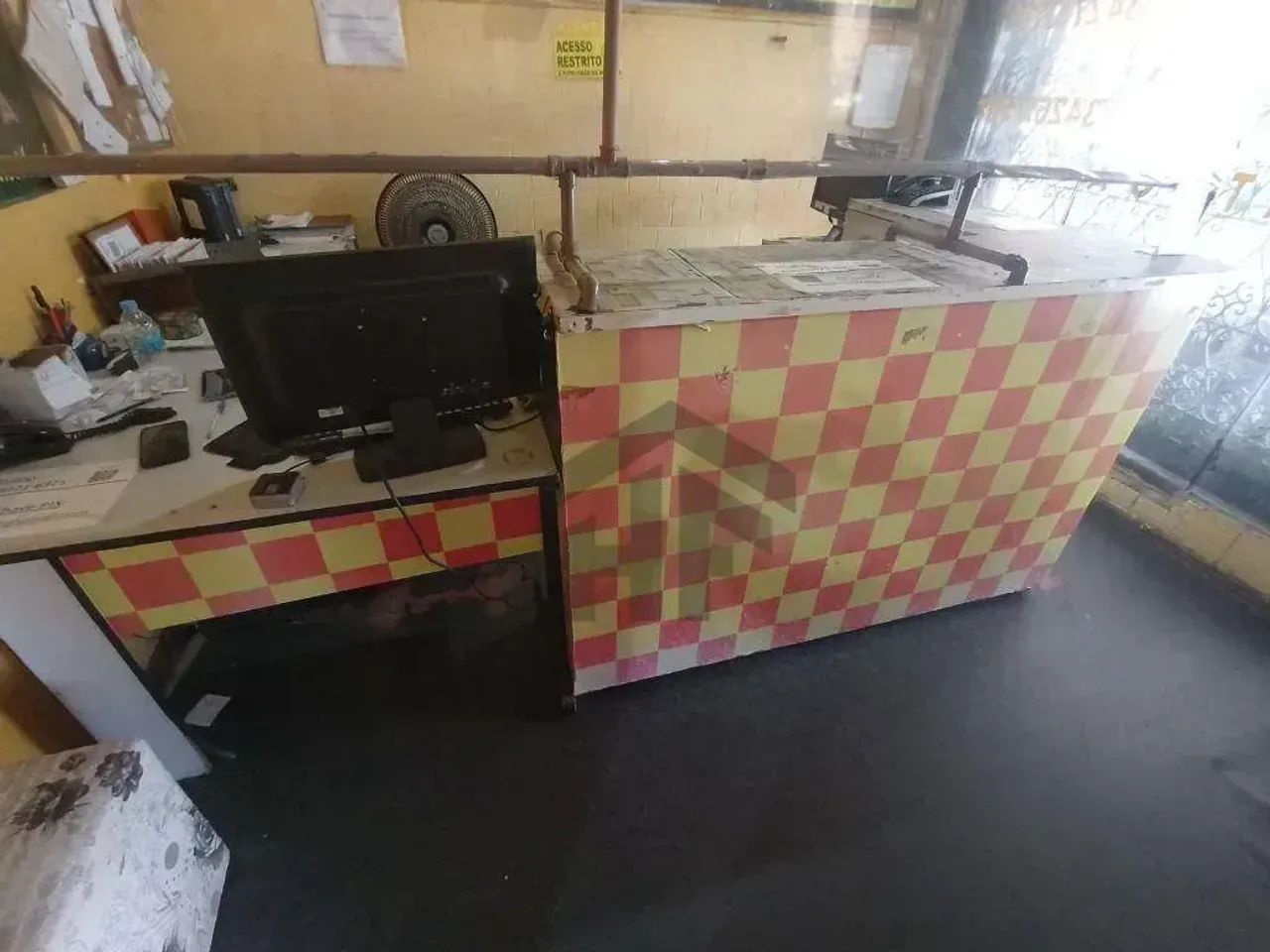 Prédio Comercial ou Residencial, 450m², para alugar ou vender com 6 salas (quartos), local - Foto 5