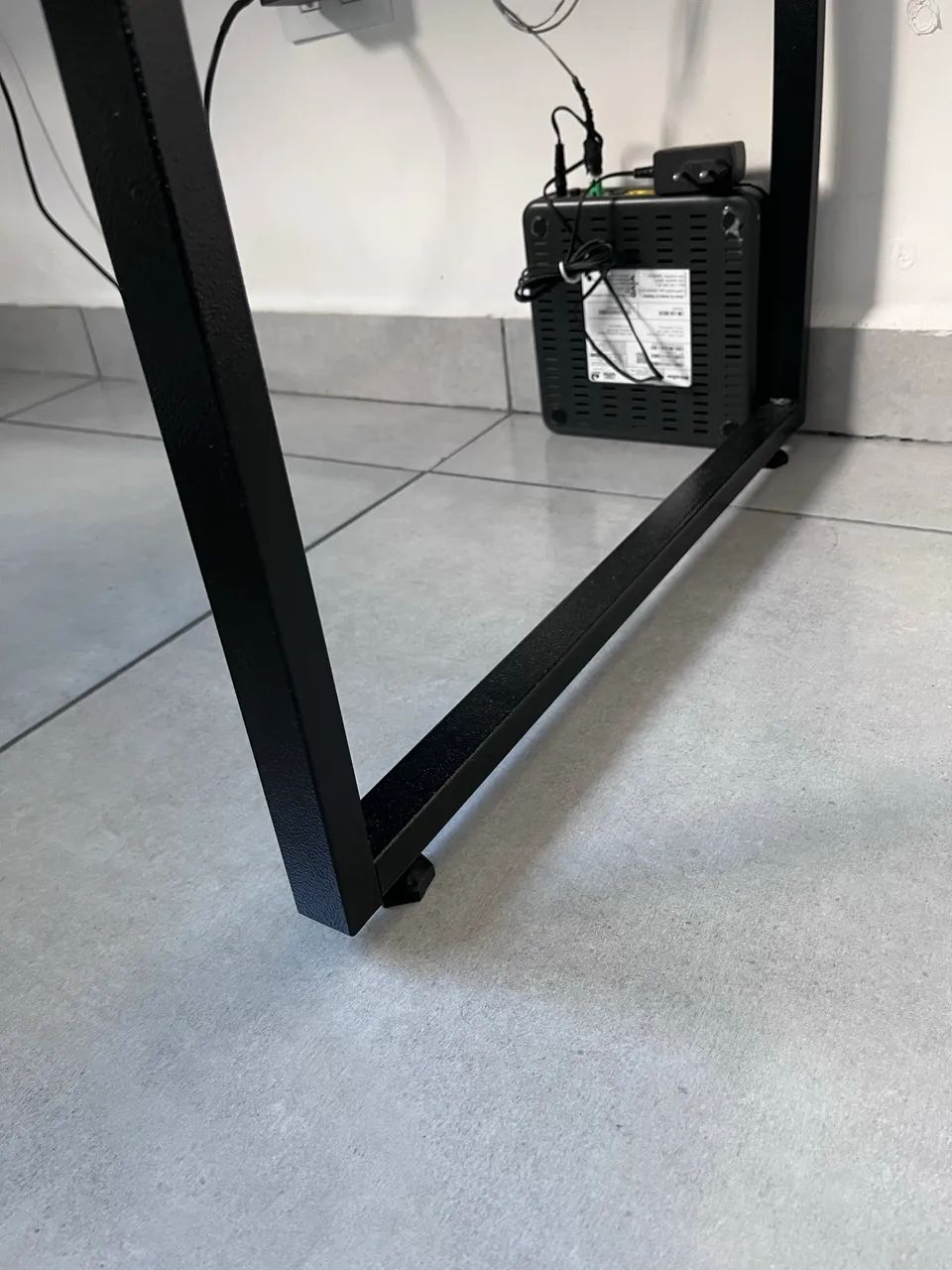 Vendo escrivaninha em estado de nova 150cm  - Foto 3