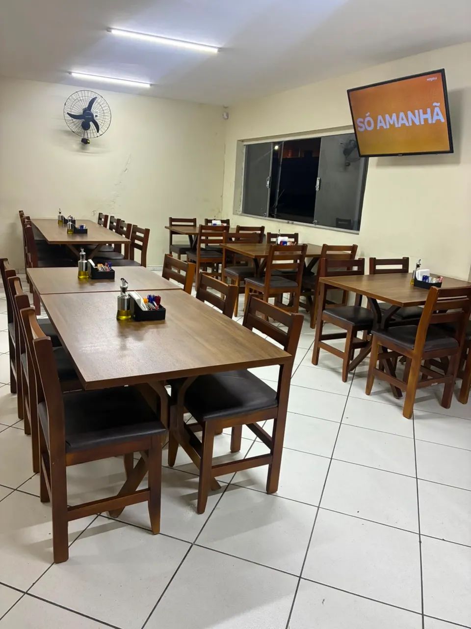 MESAS E CADEIRAS - Foto 2