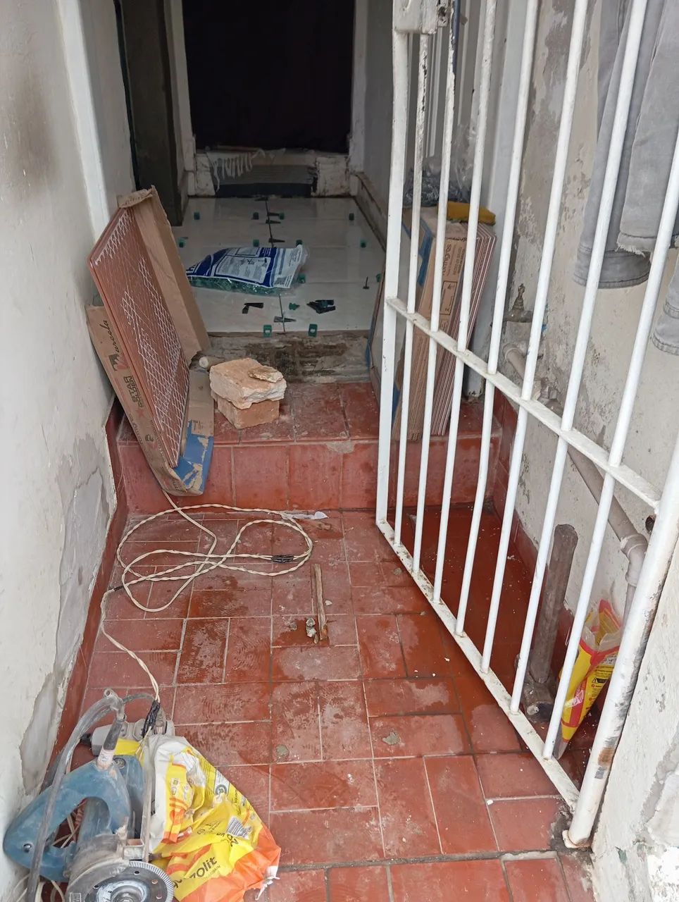 Faço serviço de pedreiro pintura telhado e outros  - Foto 2