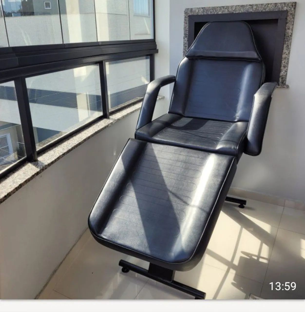 Vendo cadeira de estética com mocho, em ótimo estado. Para retirada combinar no privado. - Foto 3