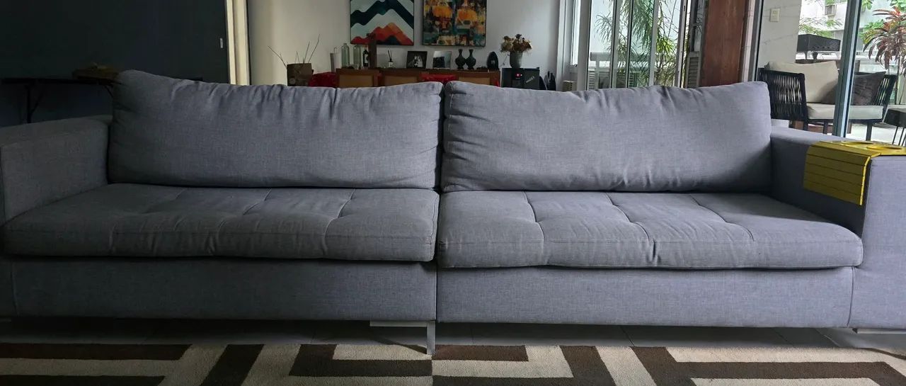 Sofá cinza de 5 lugares do Casa Shopping 