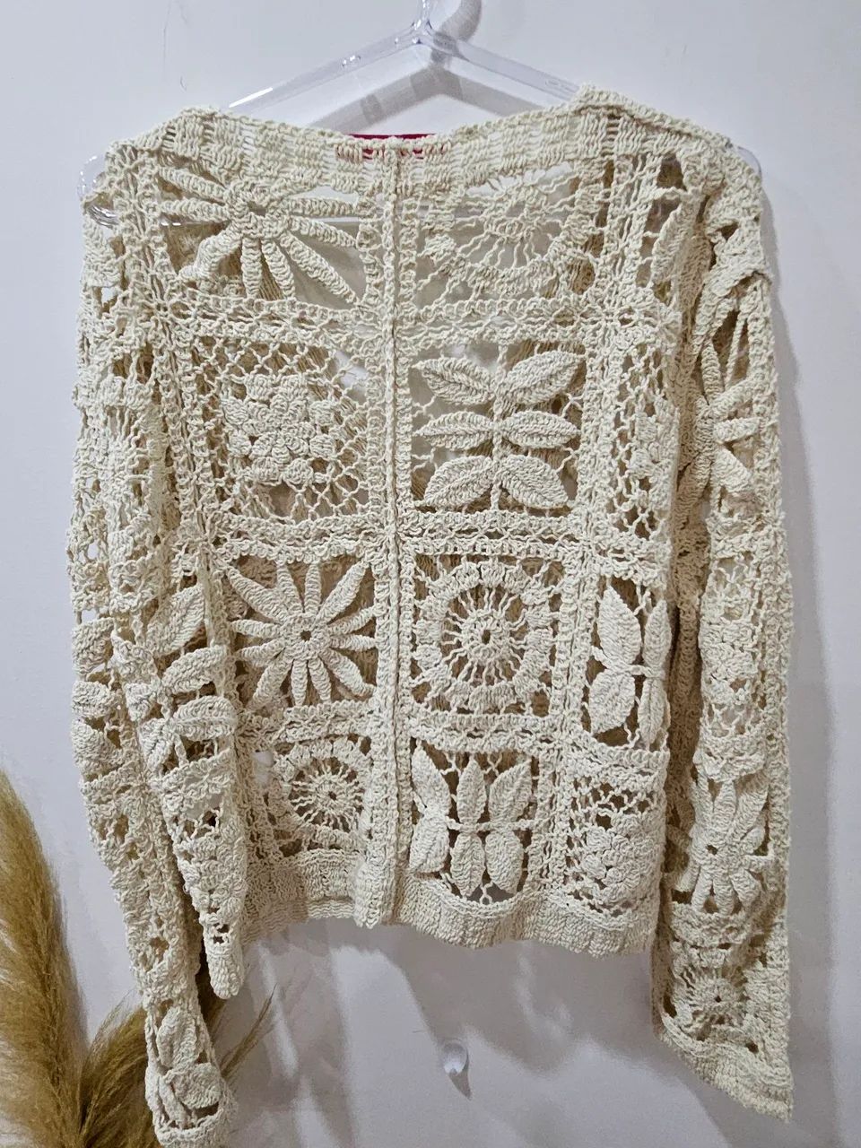Cardigã em croche na cor Bege Veste P e M - Foto 2