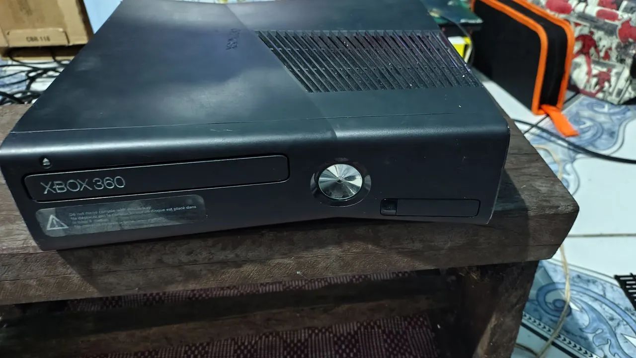 XBOX 360 COM LUZ VERMELHA - Foto 4