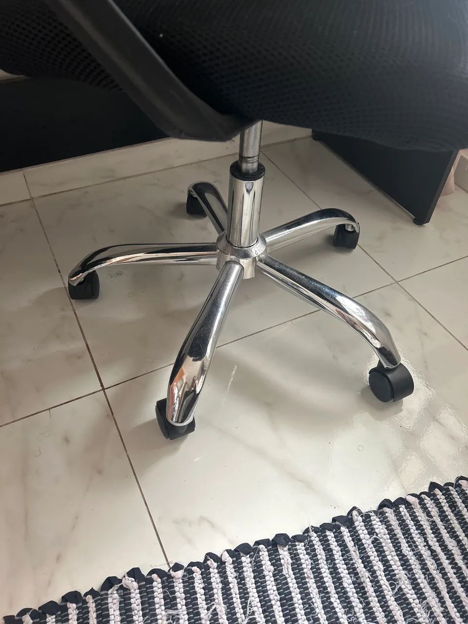 Escrivaninha e cadeira  - Foto 4
