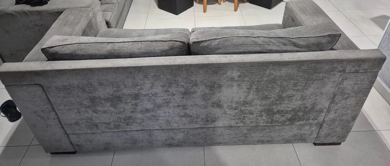 2 Sofás Chenille cinza 2 lugares 1,80 e 2 m - Foto 3