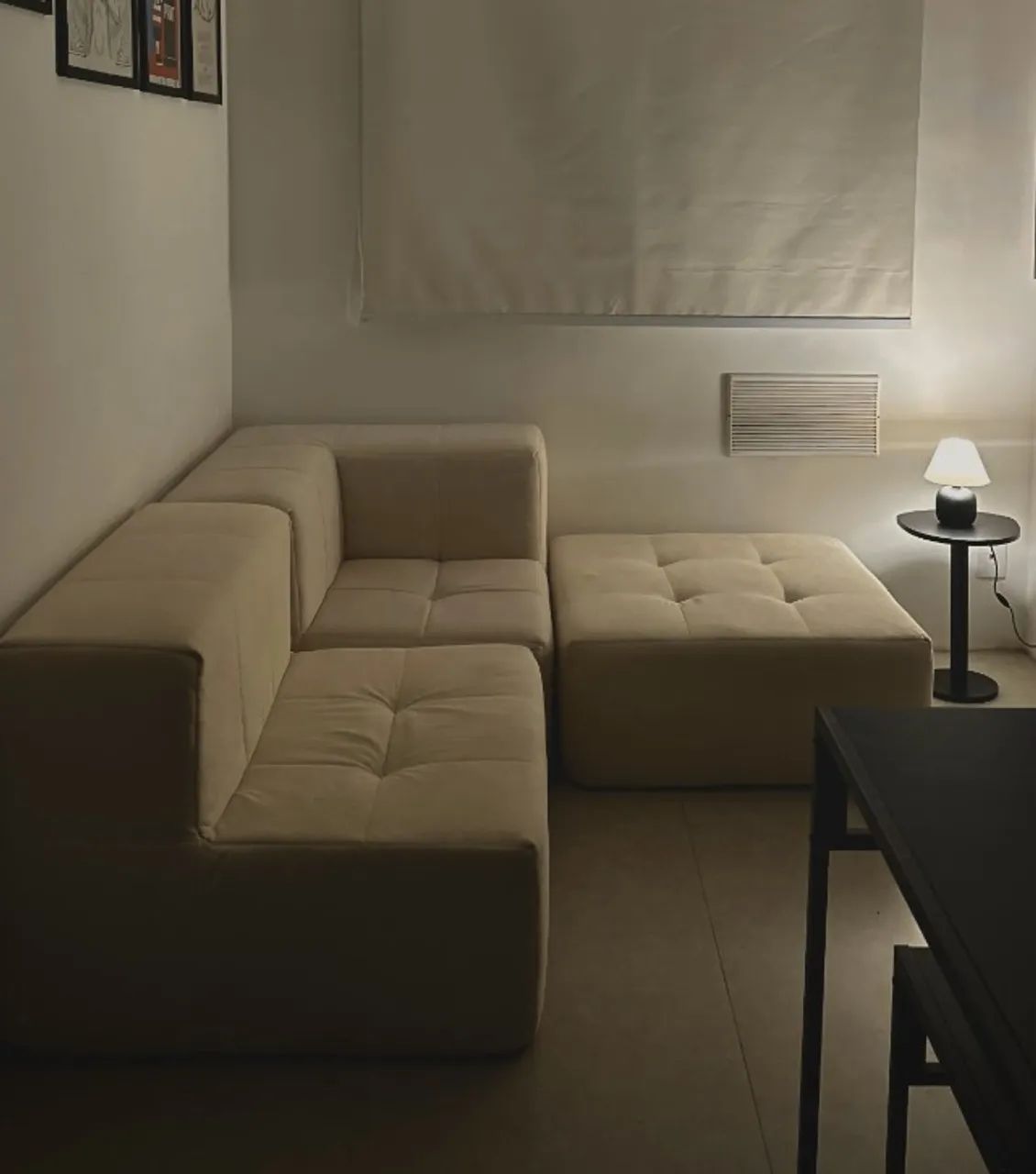 Sofá na Caixa modular 2 lugares - 1 Braço com Apoio de pé 