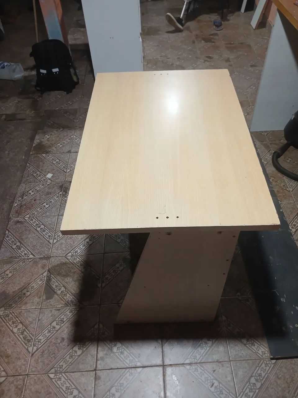 Vendo esta mesinha 250 entrego 