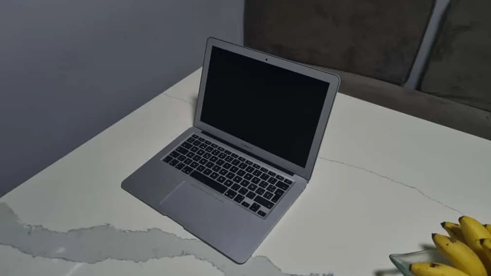 MacBook Air Core i5 | 8GB RAM | Ótimo para estudos e trabalho