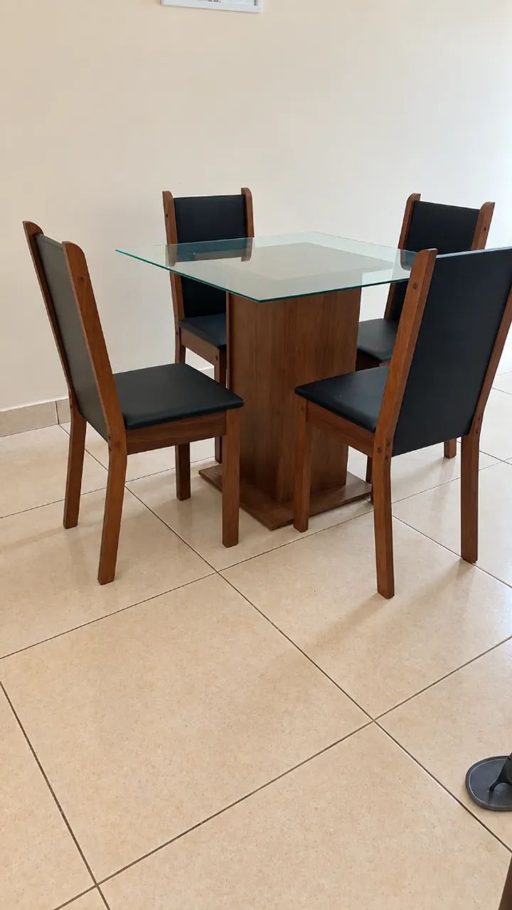 Mesa de jantar 4 cadeiras 